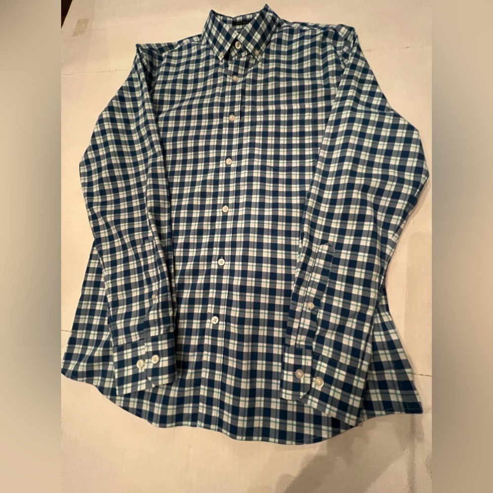 BANANA REPUBLIC BLUE CHECKED LONG SLEEVE SIZE MEDIUM SPORTS SHIRT